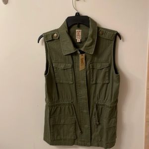 Decree olive green Large vest / sleeveless jacket. Bnwt